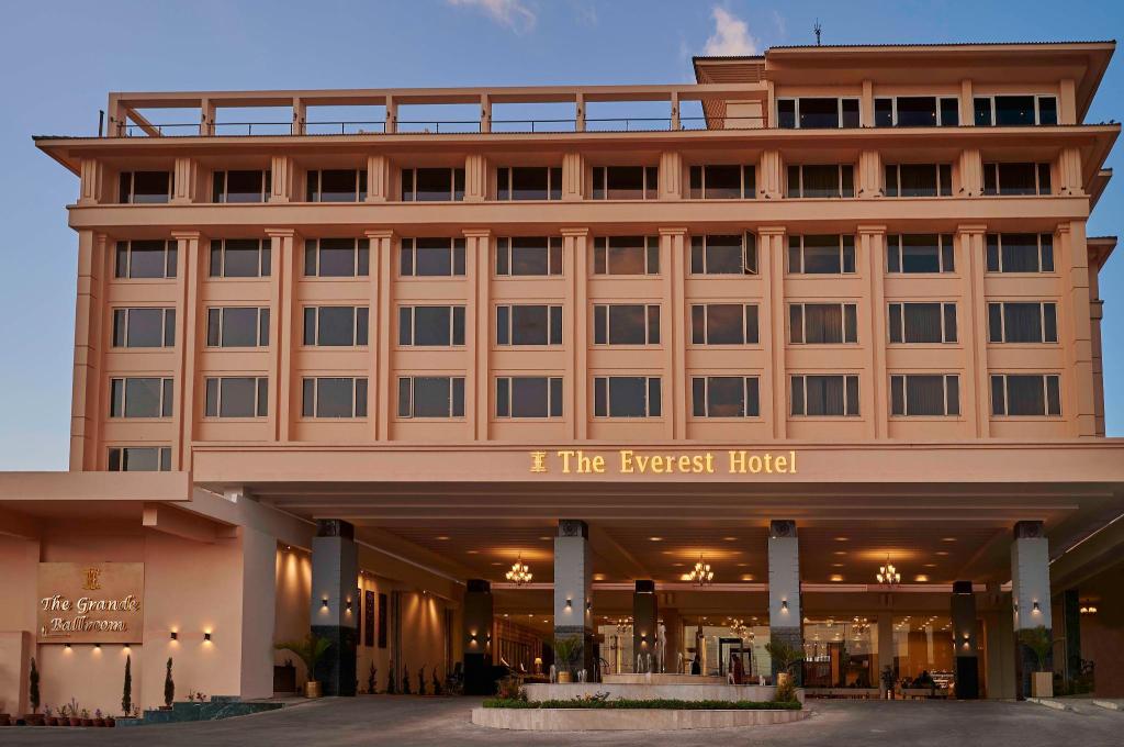 The Everest Hotel